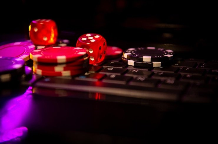 winbet2 ফিশিং ওয়ারে সমুদ্রের গভীরে রঙিন মাছ শিকারের দৃশ্য
